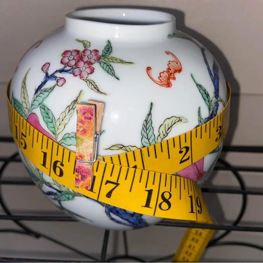 Famille Rose Maker Marked Sweet, Perfect Little Ceramic Vase w/Plants 🌺 🦇 & 🍑